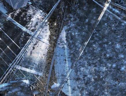 Charlie BARNARD, "Floating Utopia." Crystal workshop.
