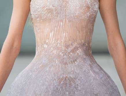 Iris van HERPEN, Niccolo CASAS, & 3D Systems, "Magnetic Motion (Look 31)." Photo: Yannis VLAMOS.